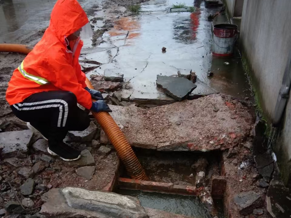 湄潭专业清理污水池 炜誉市政以规范流程守护城市 “肠道”